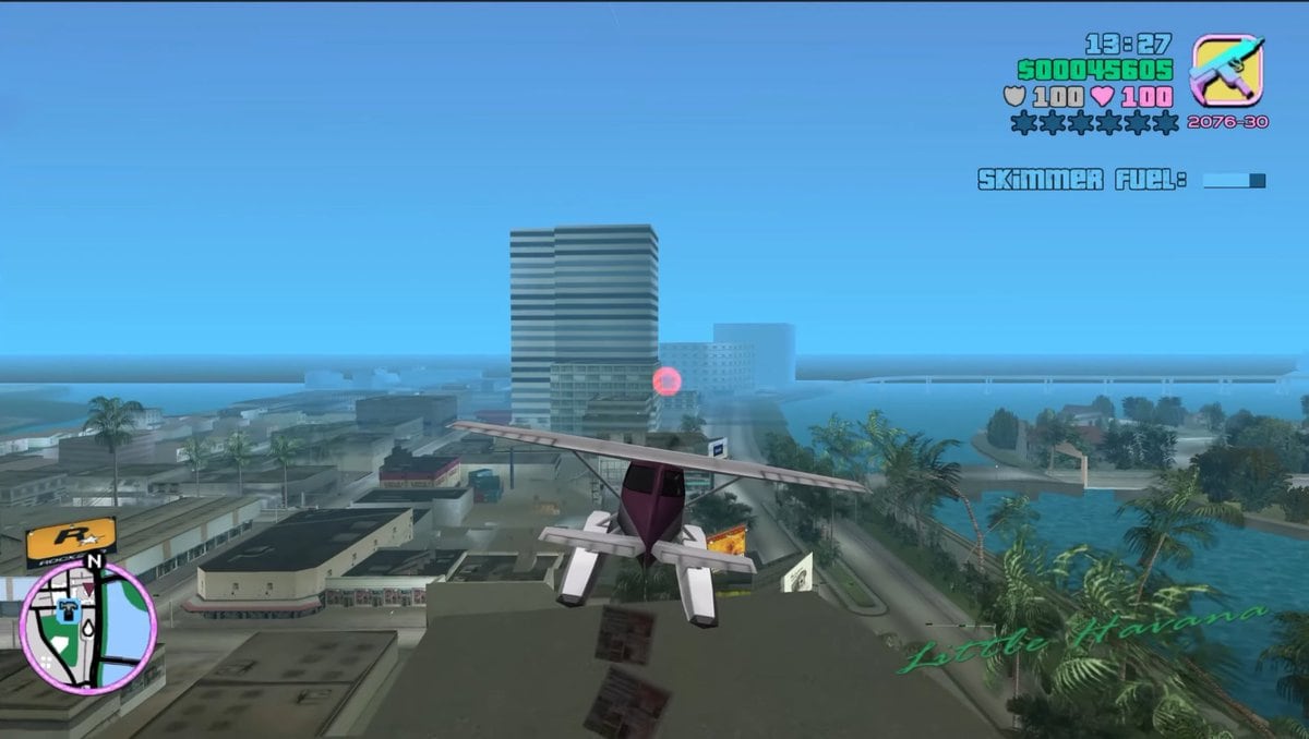 该提示词可生成一张怀旧的 PS2 时代开放世界游戏截图，画面为一架水上飞机飞越热带城市，并带有完整的复古 HUD，适用于重现经典电子游戏风格的图像。