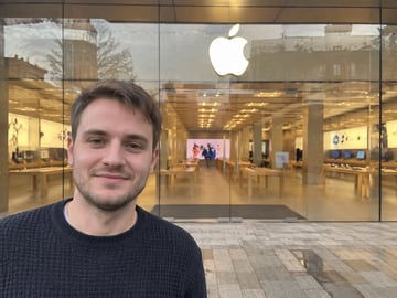Amateur photo in front of a closed Apple Store, but we see through the windows. Shot on iPhone. Main camera